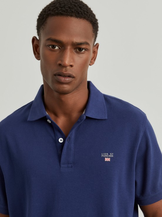 Polo de corte regular