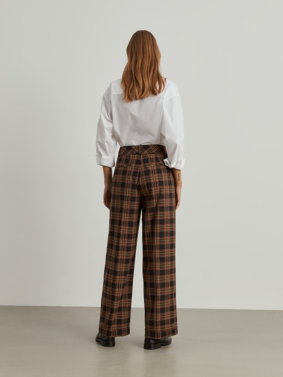 Baggy plaid pants