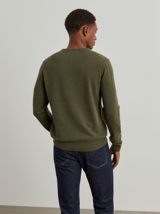 V-neck pullover