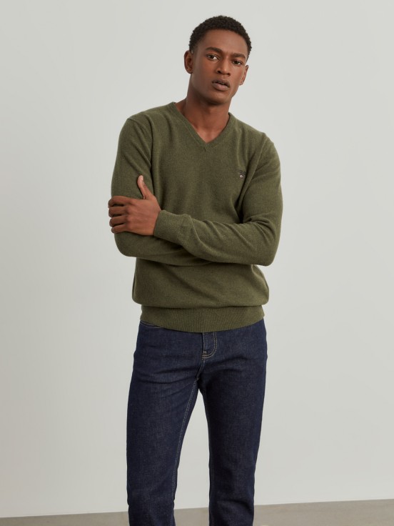 V-neck pullover