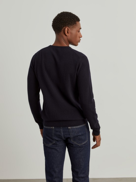 V-neck pullover