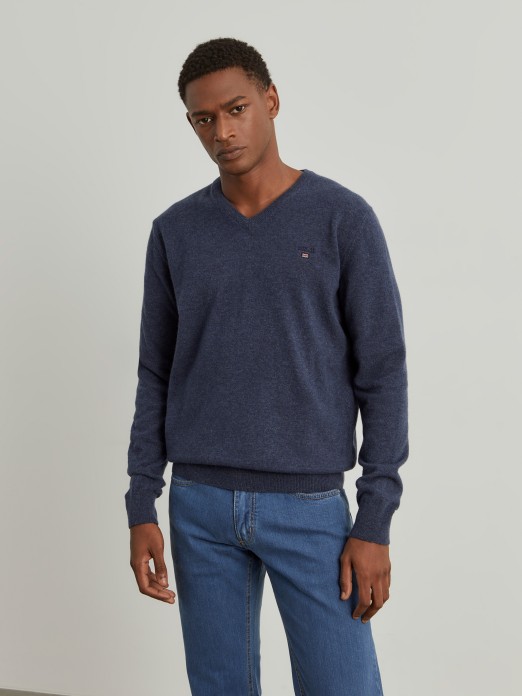 V-neck pullover