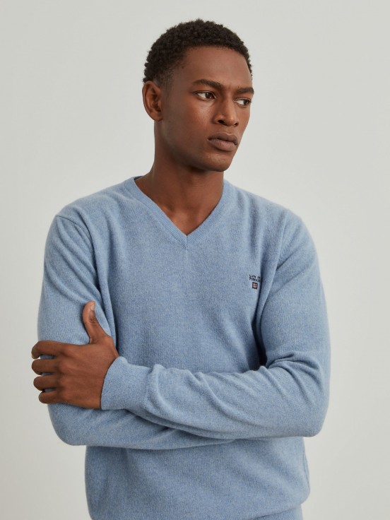 V-neck pullover