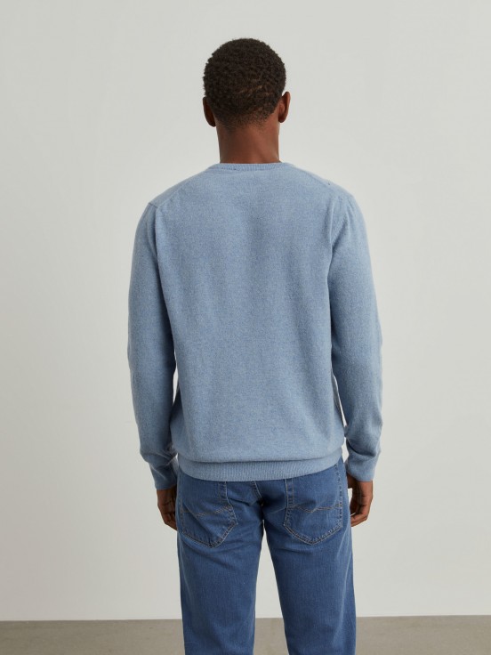 V-neck pullover