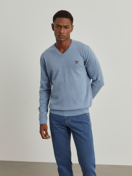 V-neck pullover