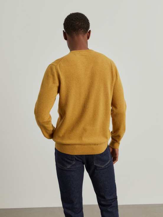 V-neck pullover