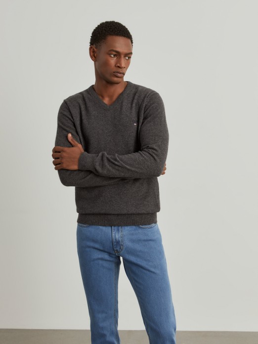 V-neck pullover