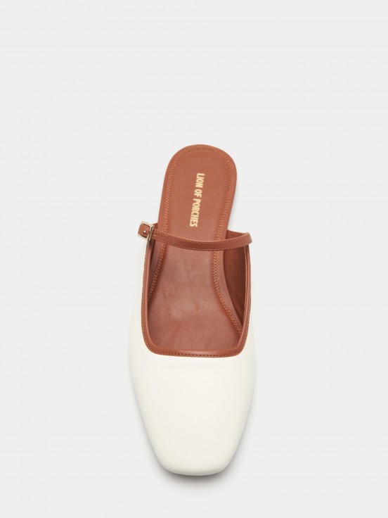 Mules rasas em pele
