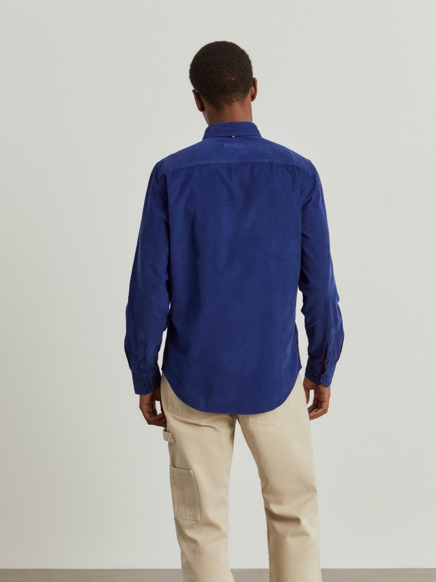 Camisa para hombre slim fit de corduroy en color liso