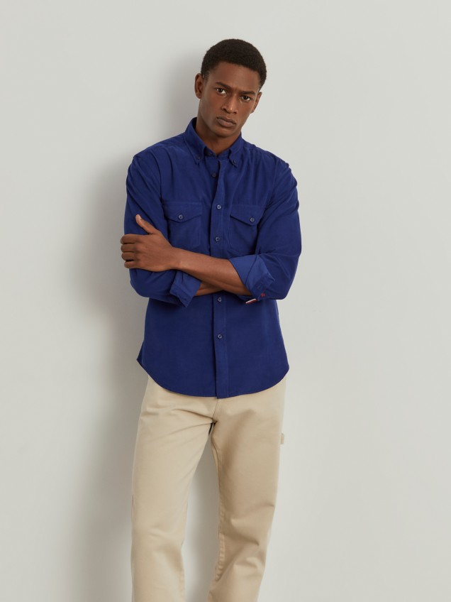 Camisa para hombre slim fit de corduroy en color liso