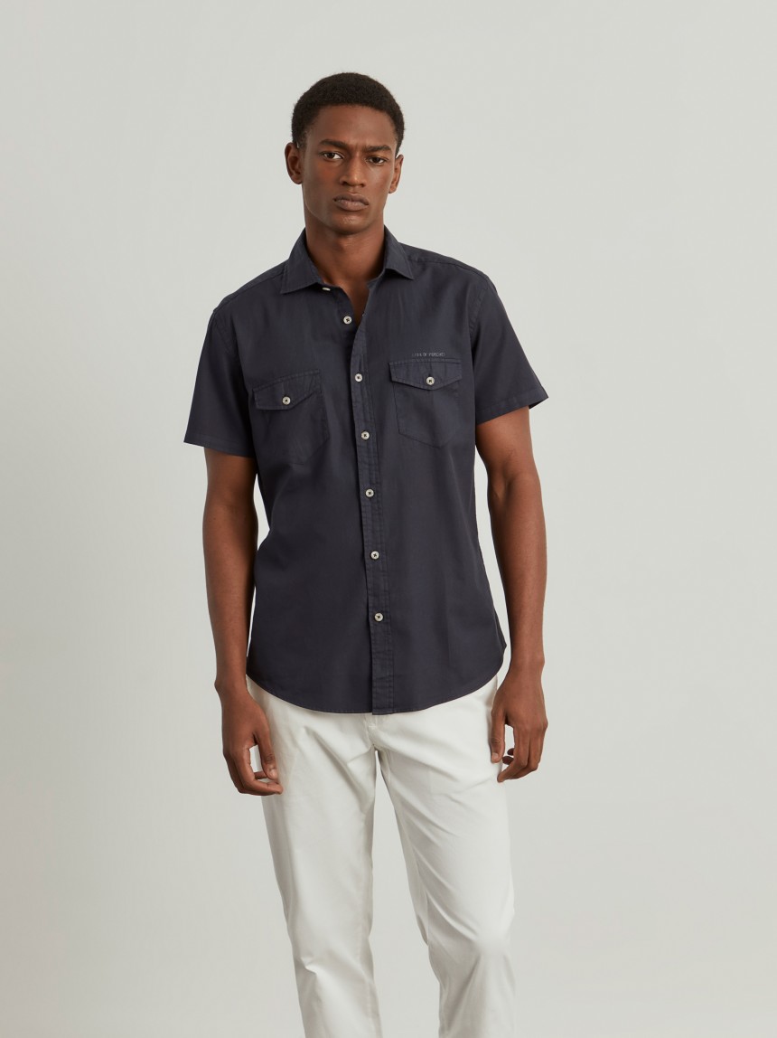 Camisa slim fit de manga curta