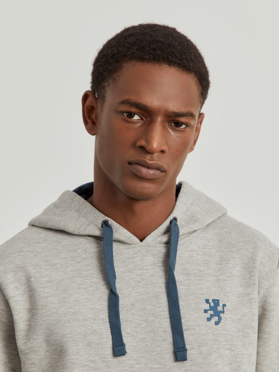 Sweater com capuz