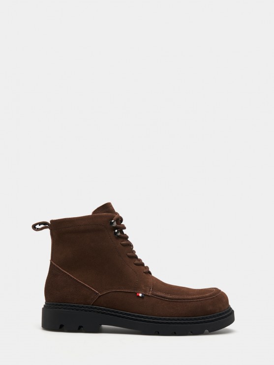 Botas em camura