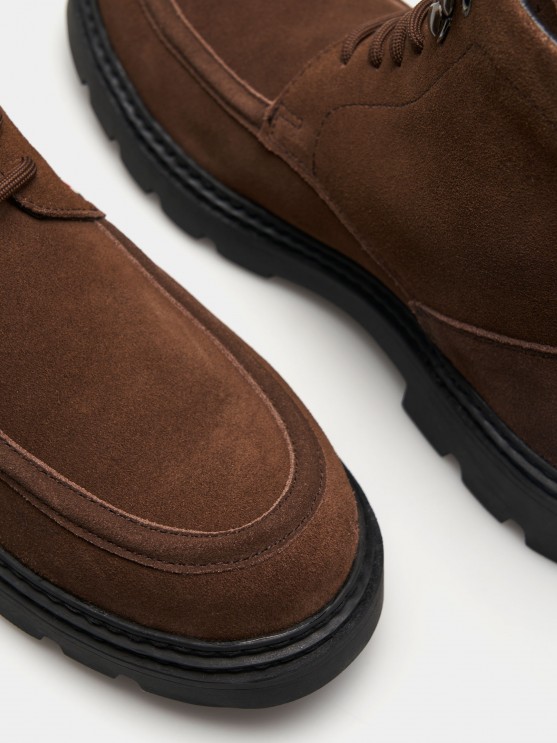 Botas em camura