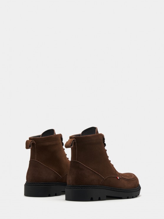 Botas em camura