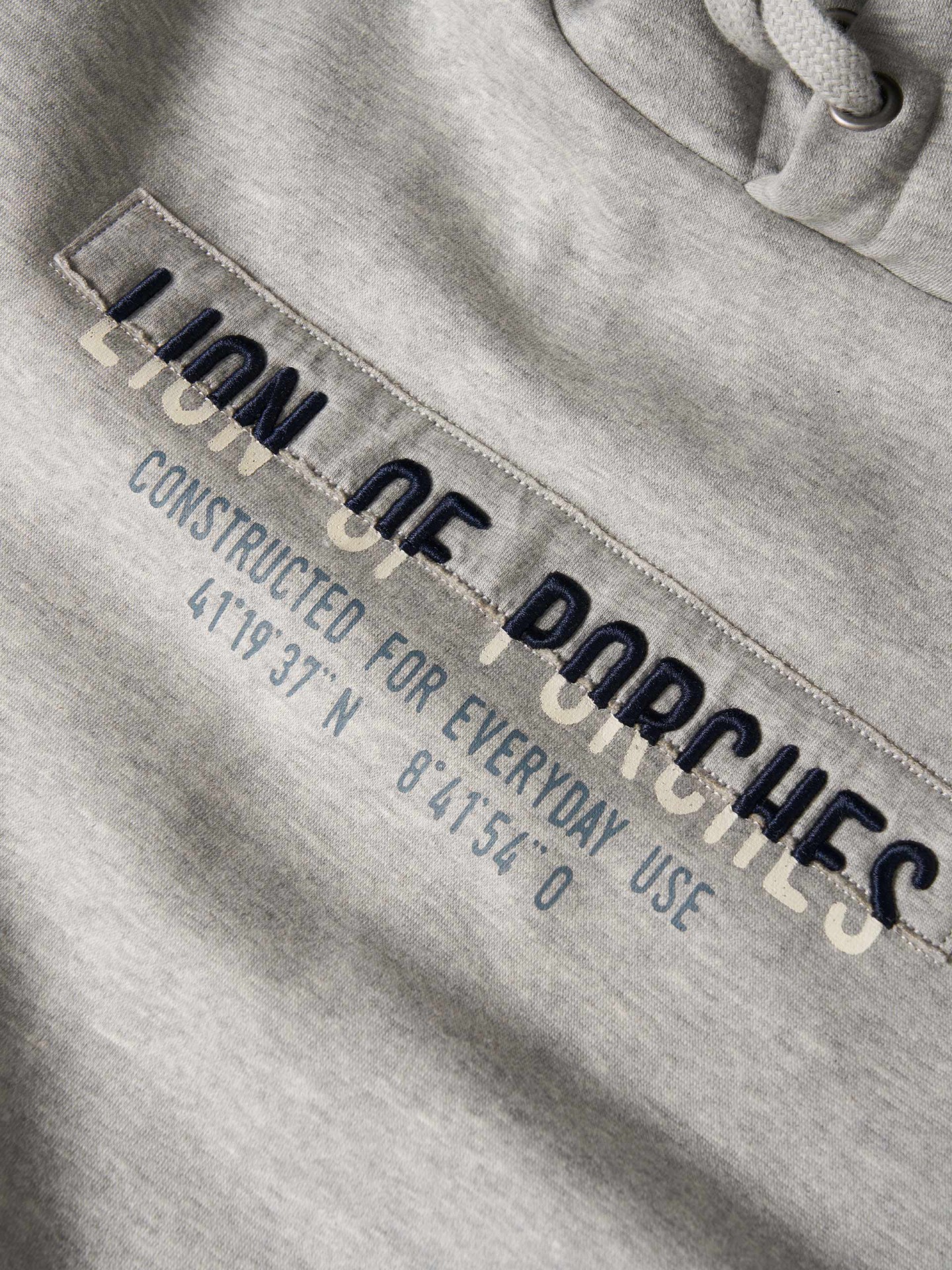 Sweatshirt com capuz