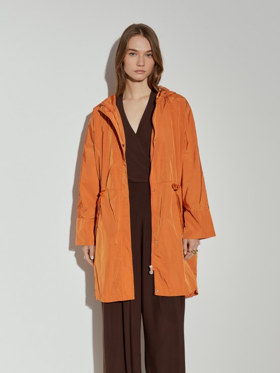 Parka con capucha