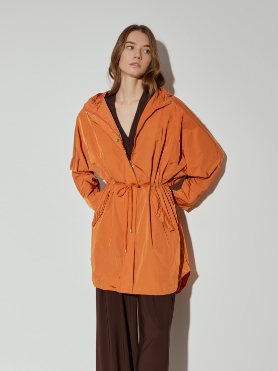 Parka con capucha