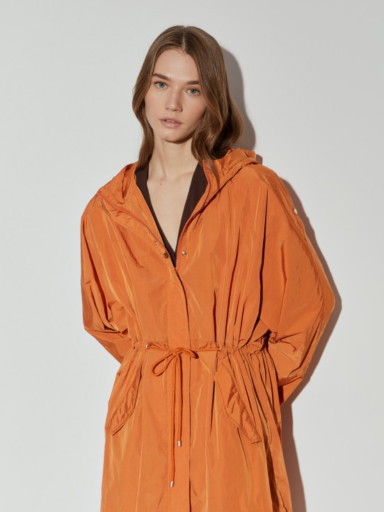Parka con capucha