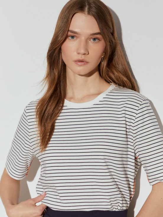 T-shirt manga curta s riscas