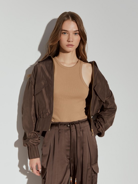 Cazadora bomber con bolsillos