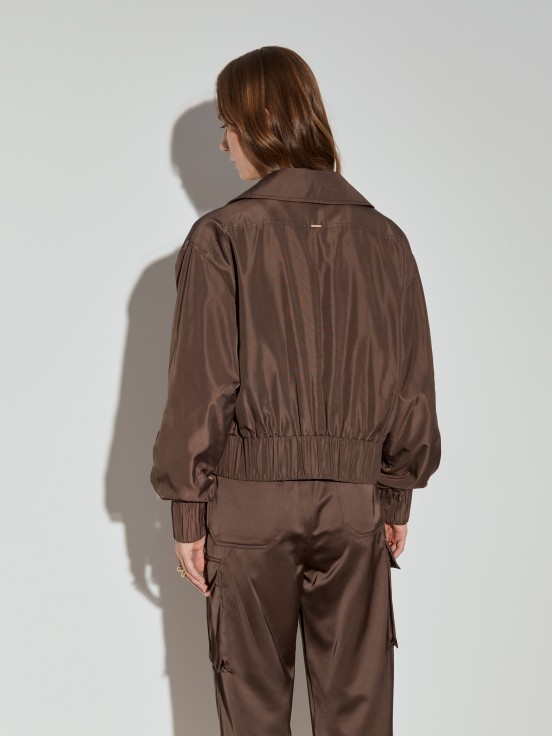 Cazadora bomber con bolsillos