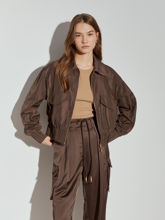 Cazadora bomber con bolsillos