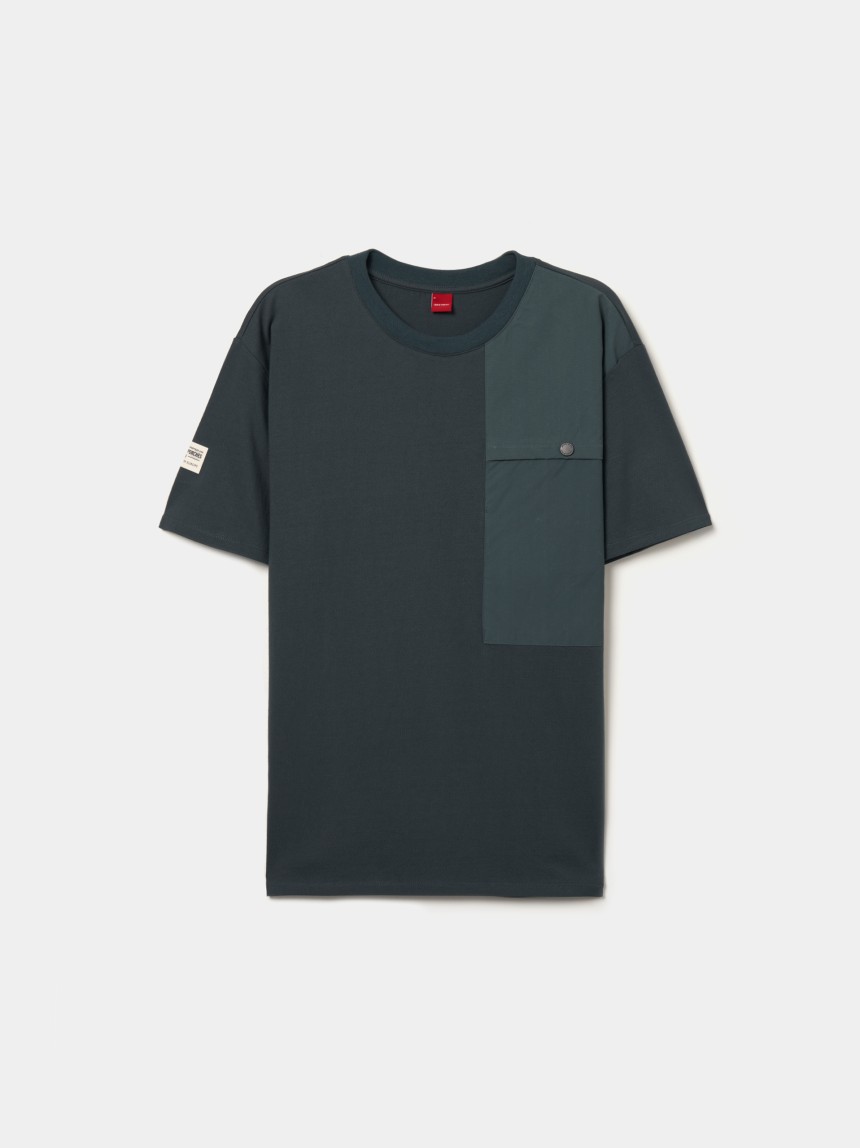 T-shirt com bolso