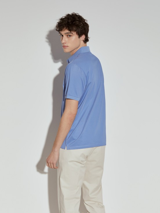 Polo de corte regular
