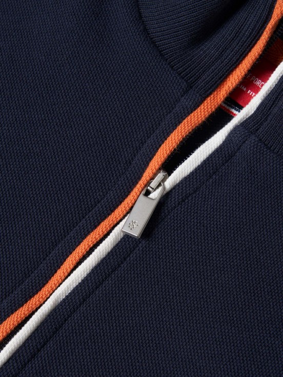 Polo ajustado