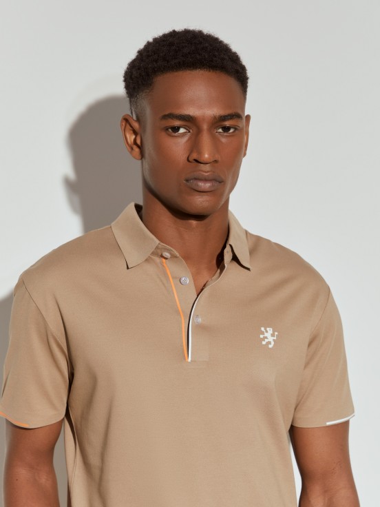 Polo ajustado