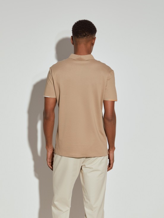 Polo ajustado