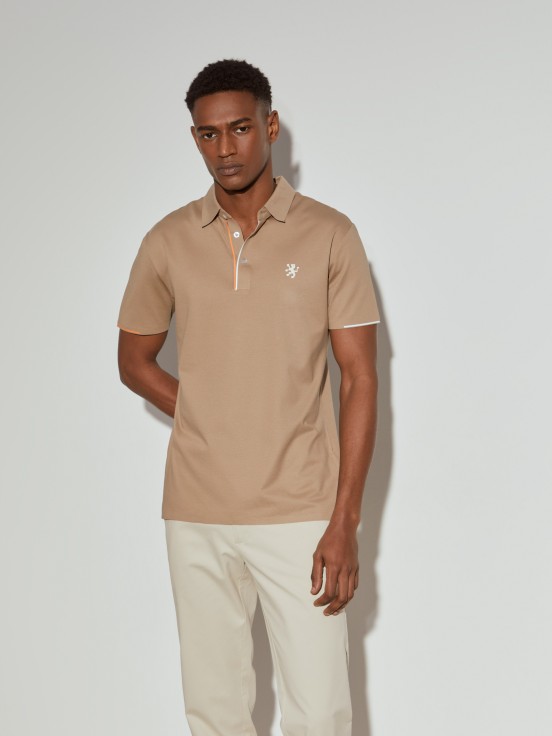 Polo ajustado