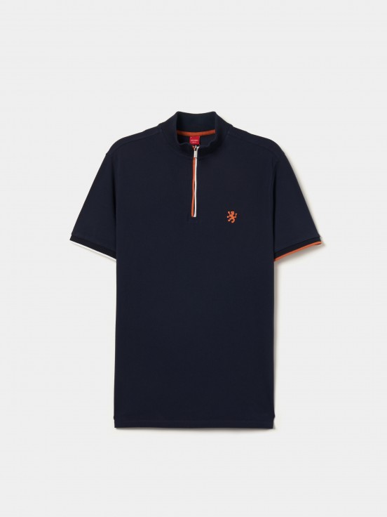 Polo ajustado