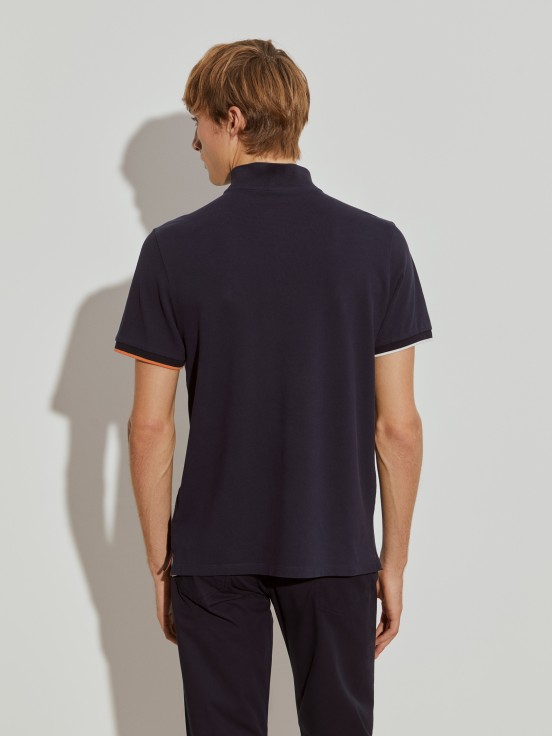 Polo ajustado