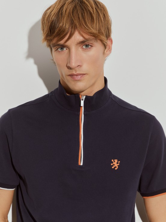 Polo ajustado