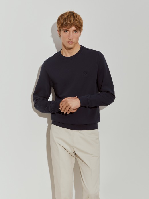 Round neck sweater