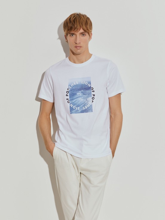T-shirt manga curta com estampado