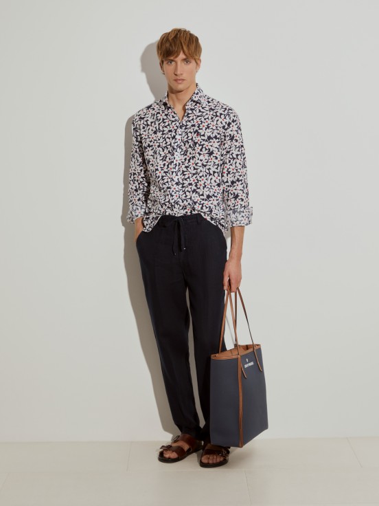 Camisa slim fit de lino con flores