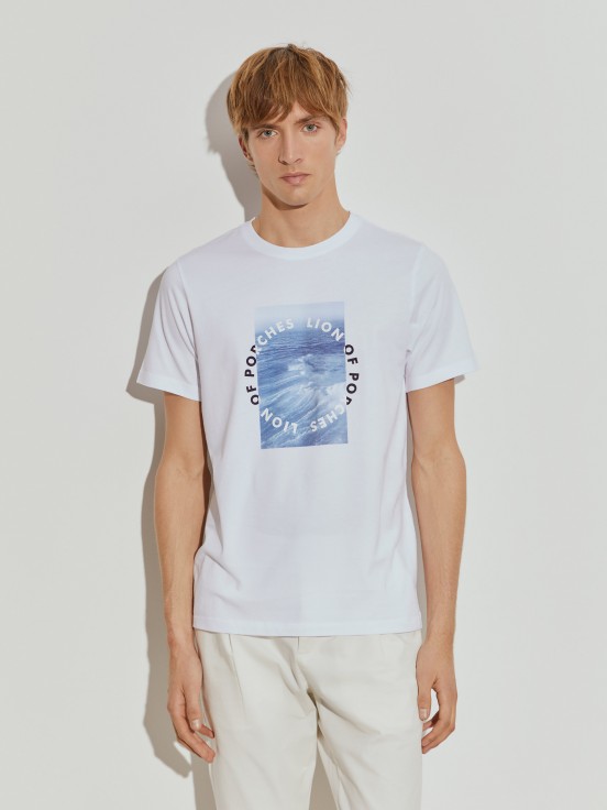 T-shirt manga curta com estampado