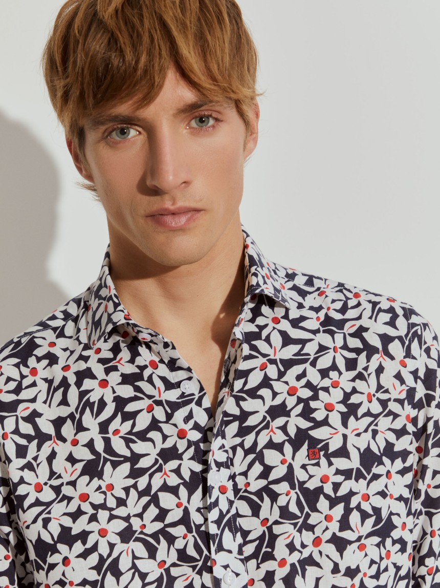 Camisa de linho slim fit �s flores