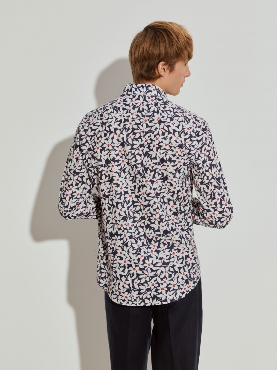 Camisa slim fit de lino con flores