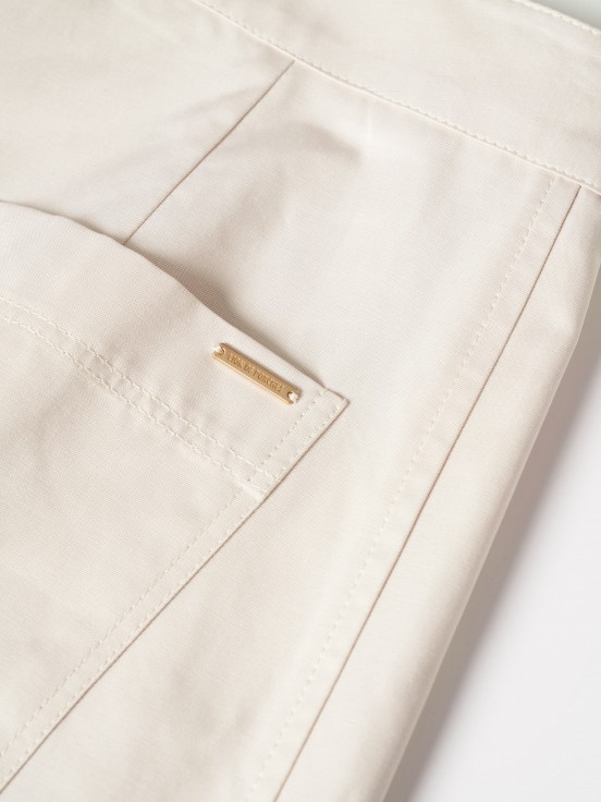 Pantaln ancho con pliegues