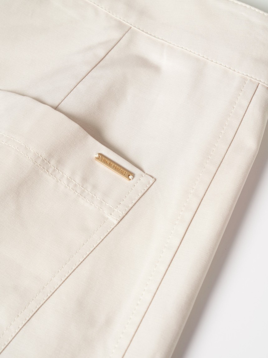 Wide leg pants with pleats