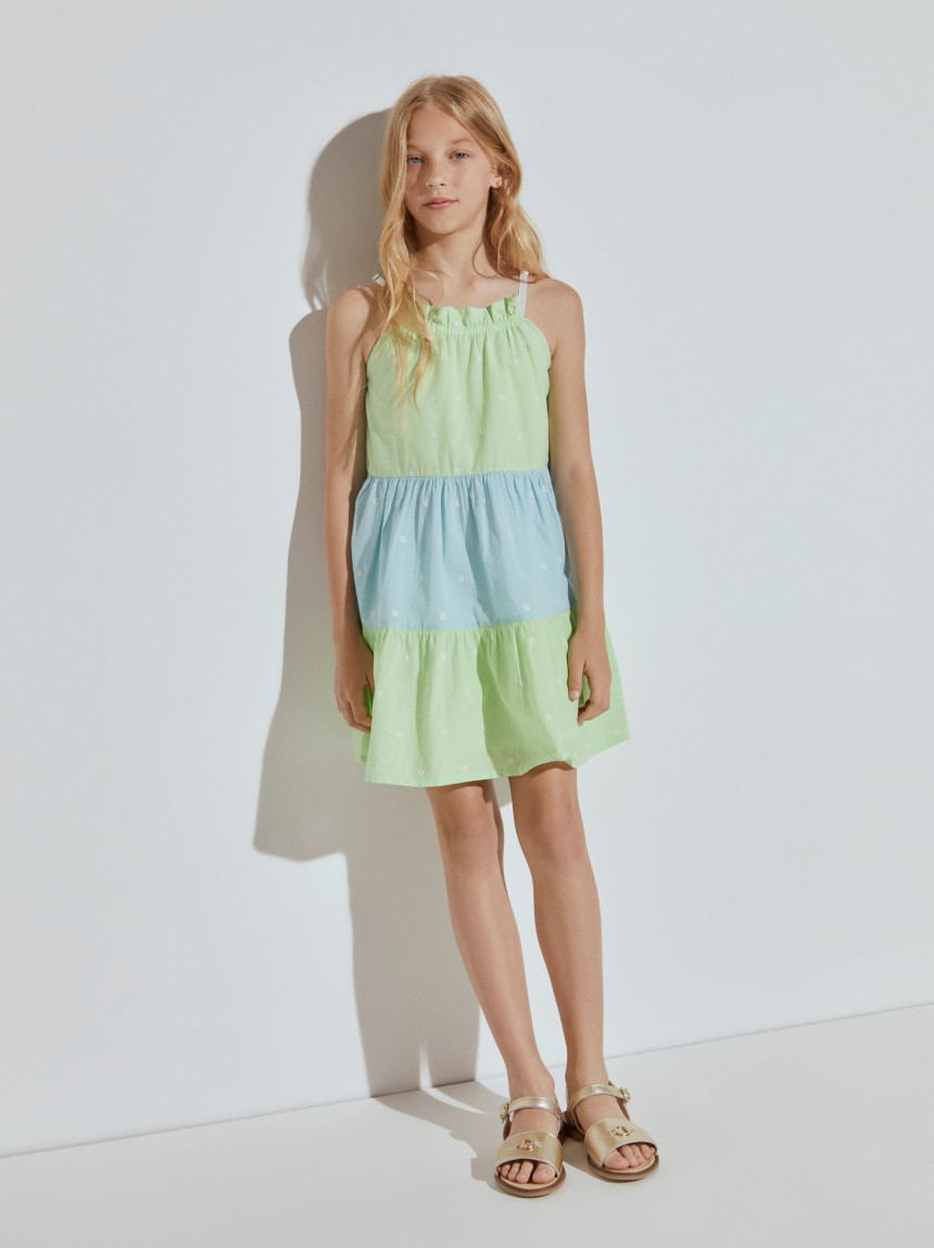 Vestido de al�as com folhos