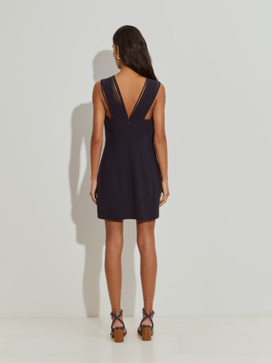 Vestido curto sem mangas