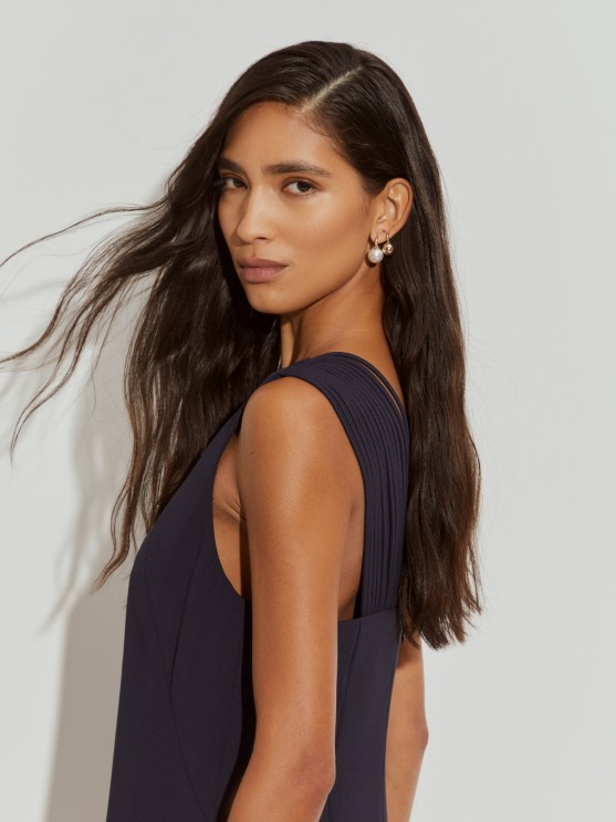 Short sleeveless dress