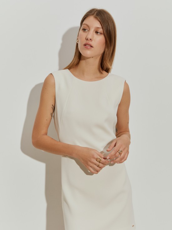 Vestido curto sem mangas