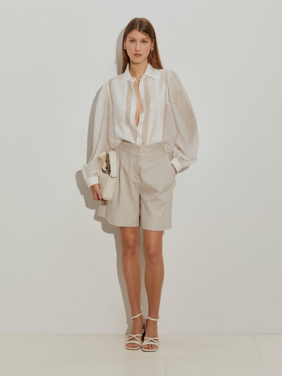 Camisa con pliegues