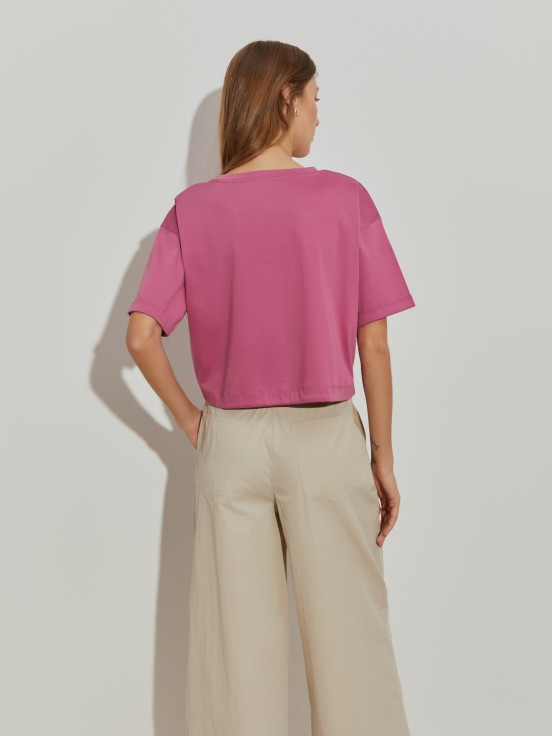 T-shirt cropped com lantejoulas